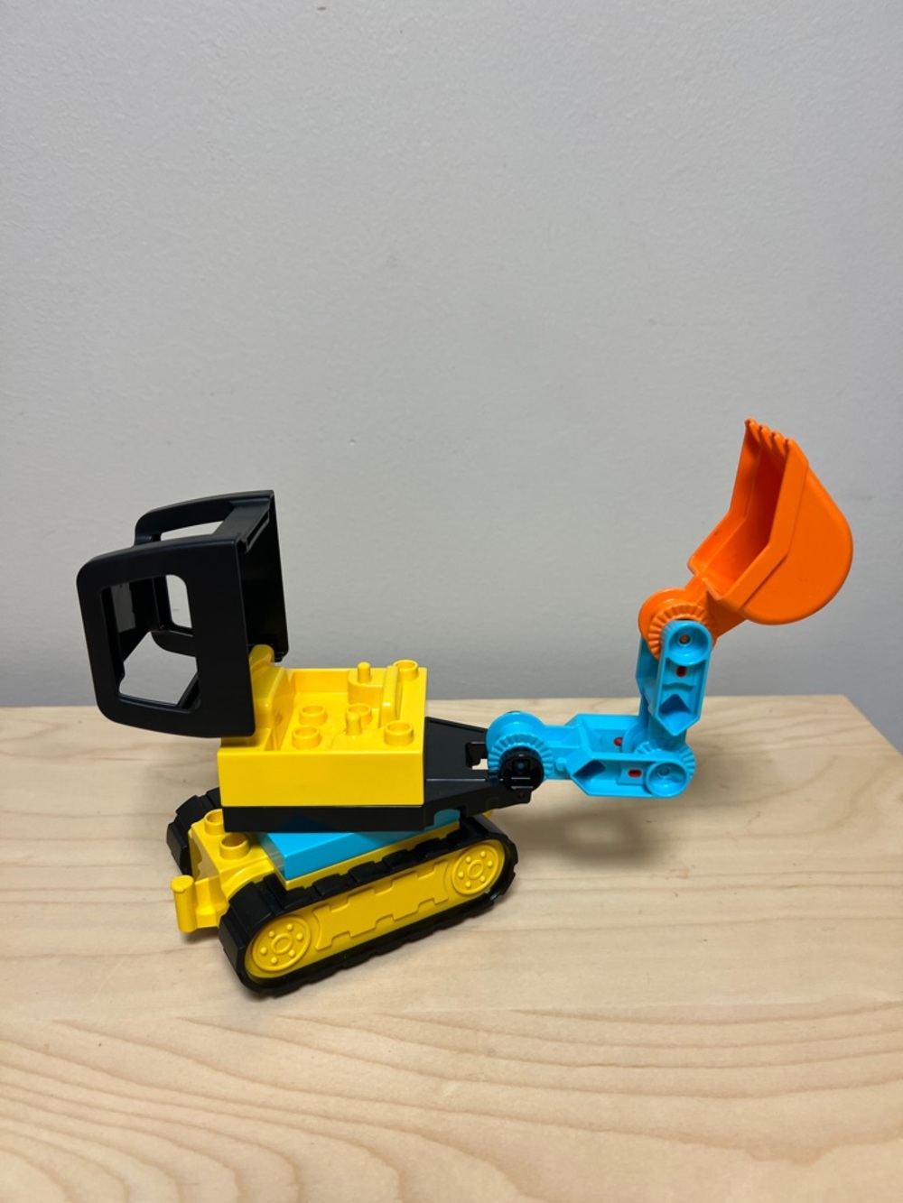 LEGO DUPLO Construction Set - Digger, Dump truck, worker - Toddler Toy Ages 2-5 - Picture 3 of 6